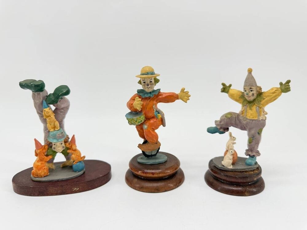 Resin Circus Clown Figurines Set with Rabbits Drum Wooden Display Bases